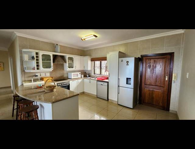 3 BEDROOM APARTMENT FOR SALE IN UMKOMAAS